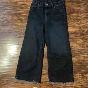 BDG black wide leg cropped jeans. Button and zipper closure on the front.